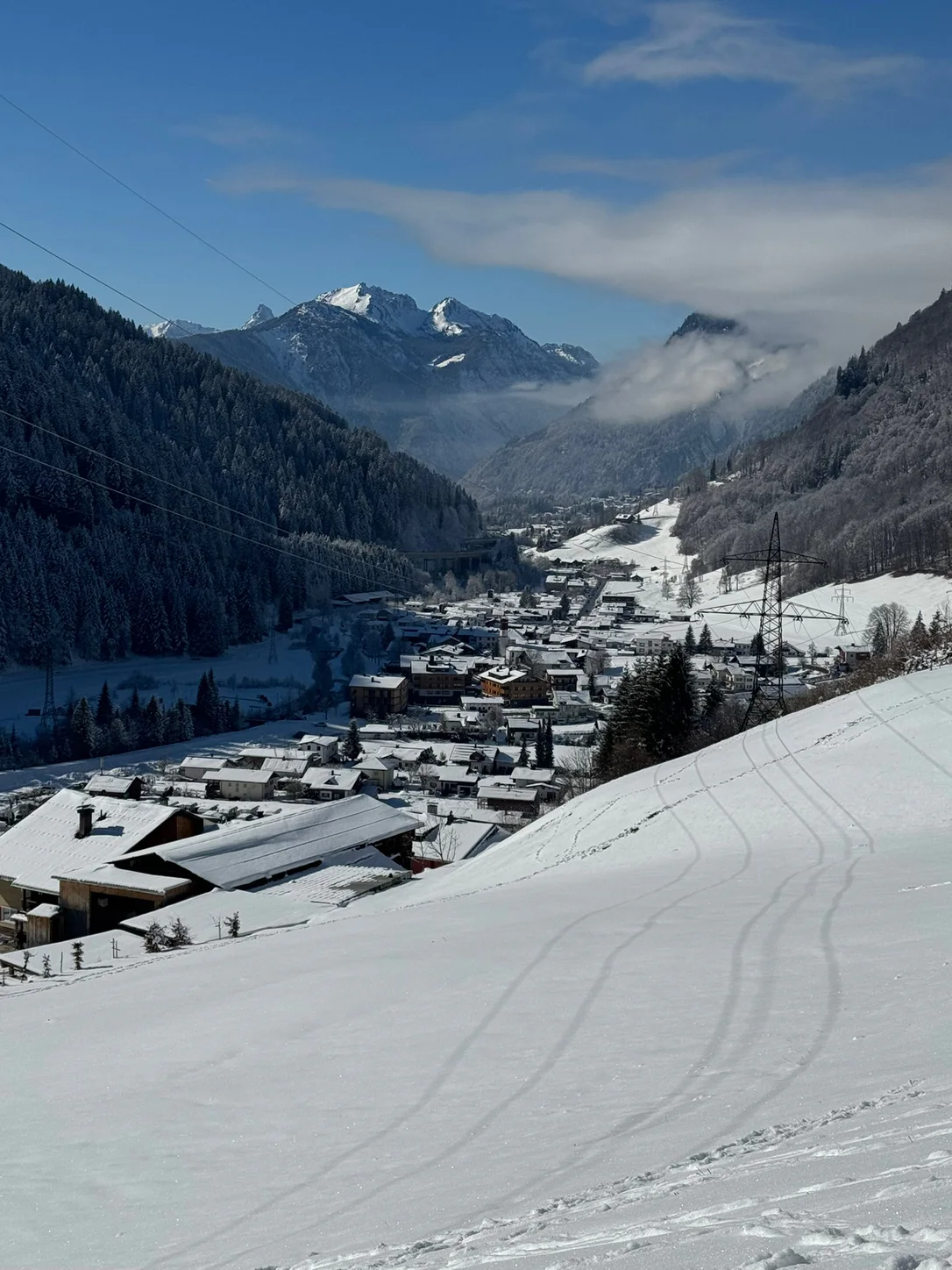 Winterblick über Klösterle im Klostertal